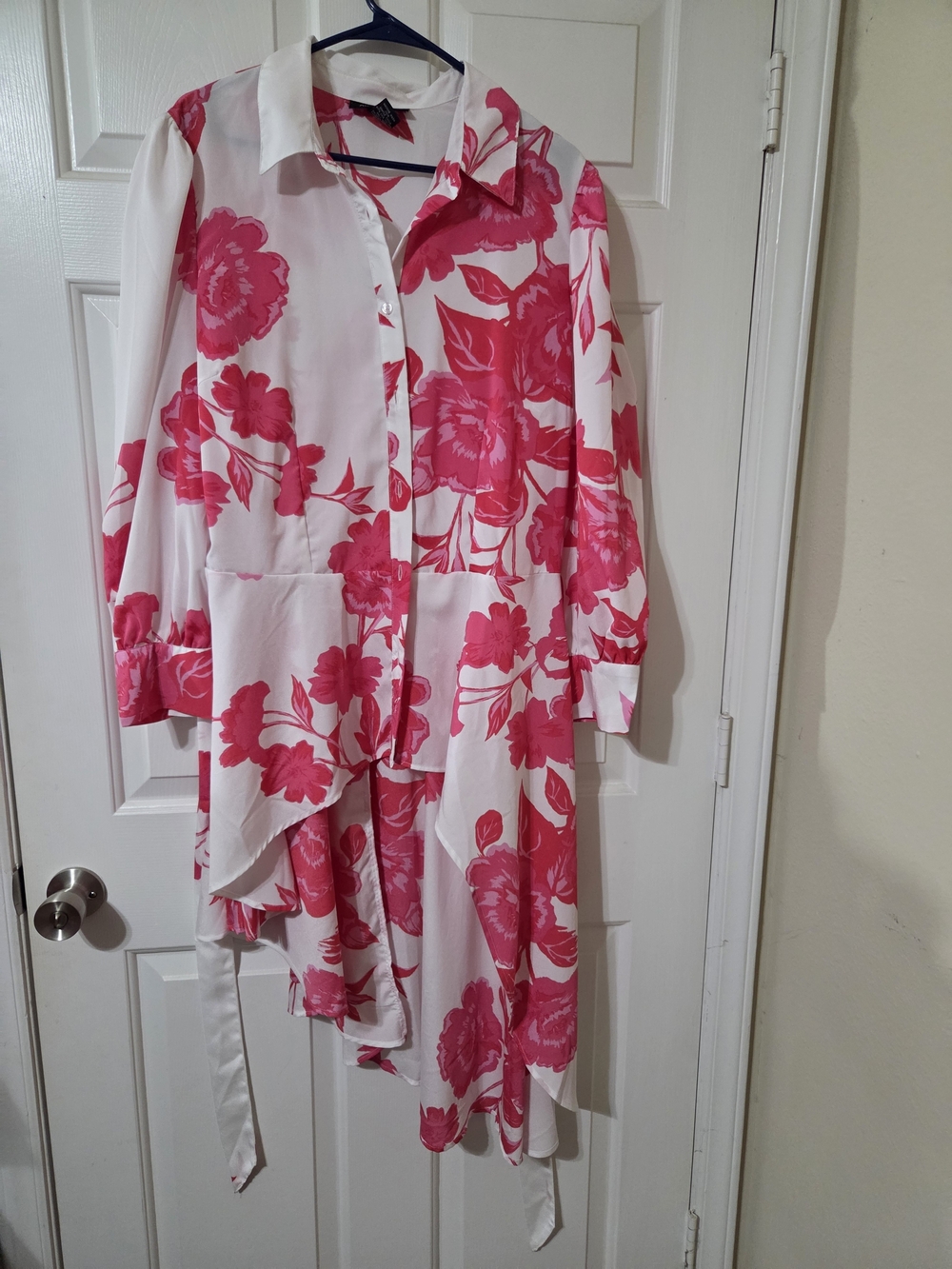 NWOT Sz 18 Ashley Stewart White and Hot Pink Floral HI/LOW Top